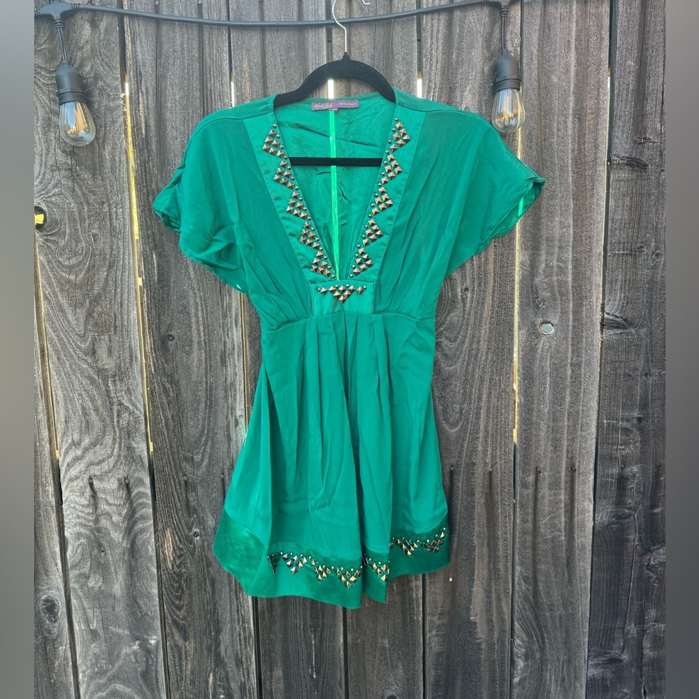 Halebob Green V Neck Silk Short Sleeve blouse with Bronze Studded Accents Sz XS